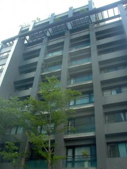 L1000572