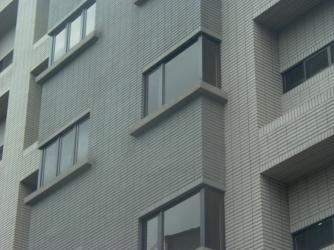 L1000556